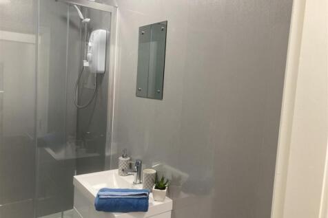 Walgrave Street 56 Bathroom upstairs a.JPG