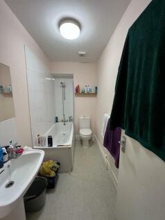 Flat 2 122 Bathroom