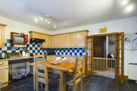 Kitchen / Dining