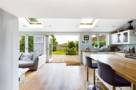 Kitchen / Dining