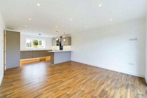 Kitchen / Dining 3