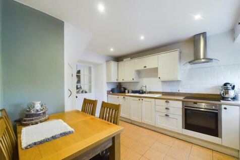 Kitchen / Dining
