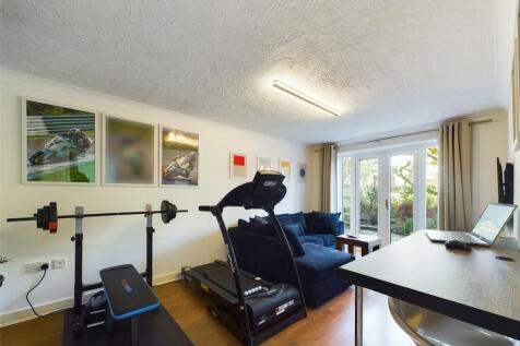 Living Room/Bedroom5