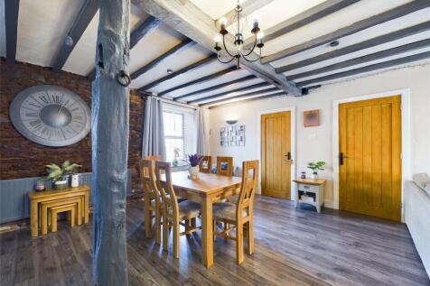 Dining Area (2)