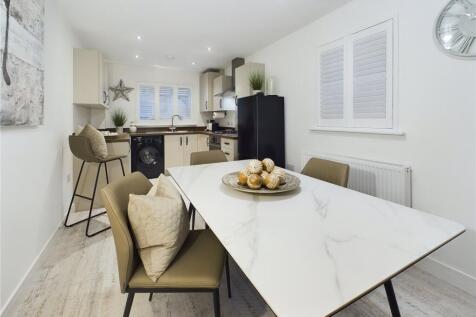 Kitchen / Dining