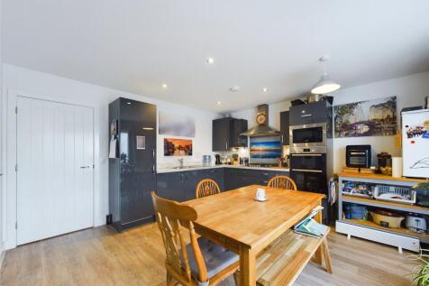 Kitchen / Dining