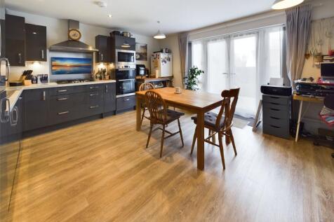 Kitchen / Dining