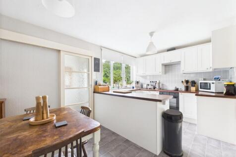 Kitchen / Dining