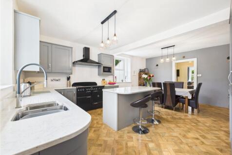 Kitchen / Dining