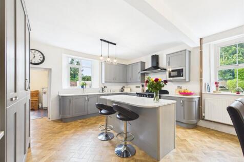 Kitchen / Dining