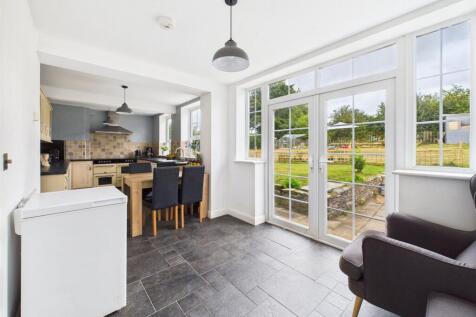 Kitchen / Dining