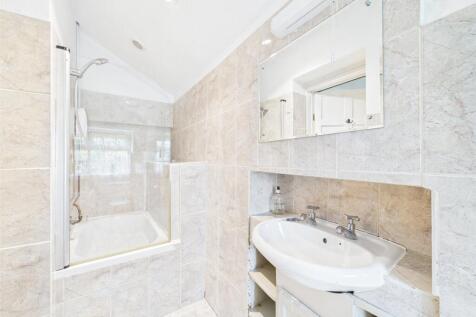 En-Suite (Bed 2)