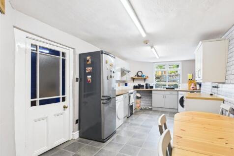 Kitchen / Dining Roo