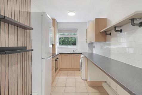 15 Makinen House -Kitchen 2.jpg