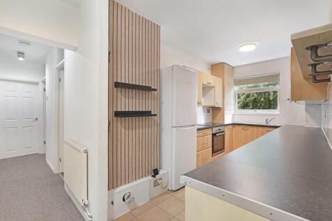 15 Makinen House -Kitchen.jpg
