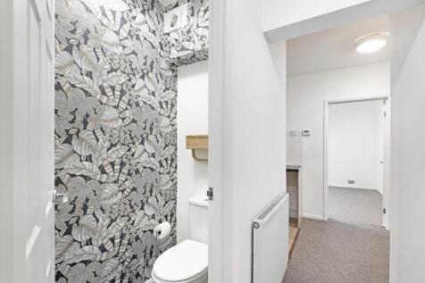 15 Makinen House -Toliet.jpg