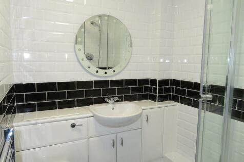 53 Palmerston Road - Bathroom.JPG