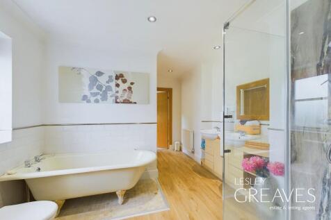 En-Suite Bathroom
