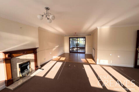 Lounge/ Dining Ro...