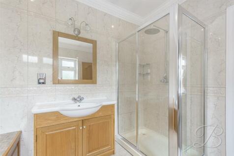 En-suite to Master