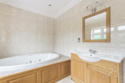 En-suite to Master