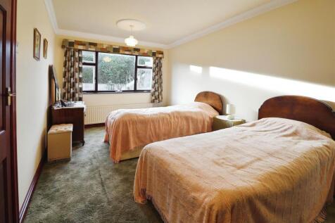 Bedroom 1 (1)(NEW).JPG