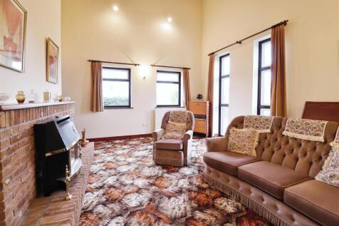 Lounge 2 (NEW).JPG