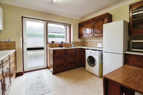 Kitchen 1 (NEW).JPG
