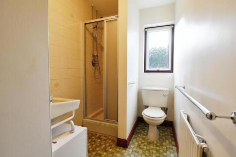 Ensuite (NEW).JPG
