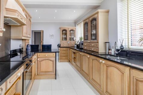 8598543-interior17.jpg