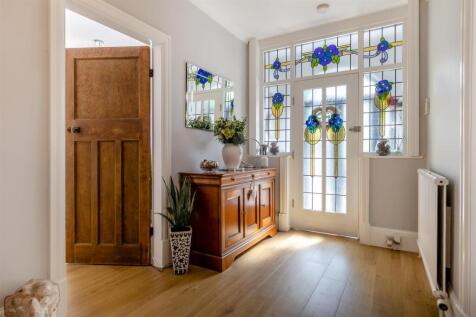8598543-interior12.jpg