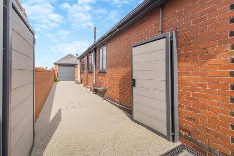 8598543-exterior09.jpg