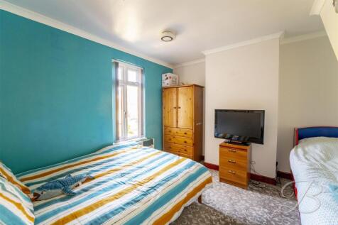 bedroom2.jpg