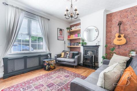 6 - Living Room.jpg