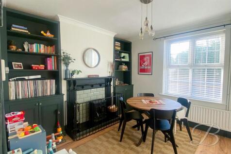 4 - Dining Room.jpg