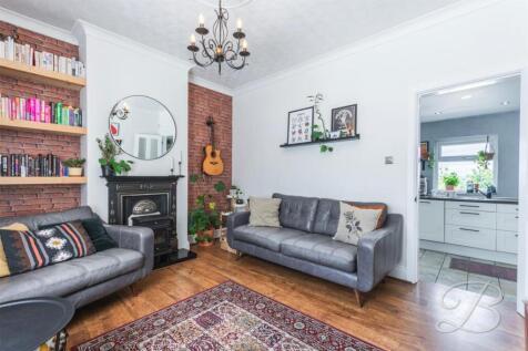 7 - Living Room.jpg