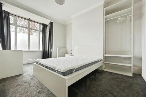 bedroom 2.jpeg