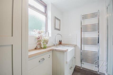 GROUND FLOOR SHOWER ROOM