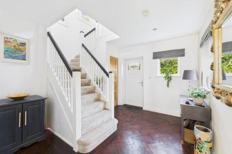 ENTRANCE HALLWAY.jpg