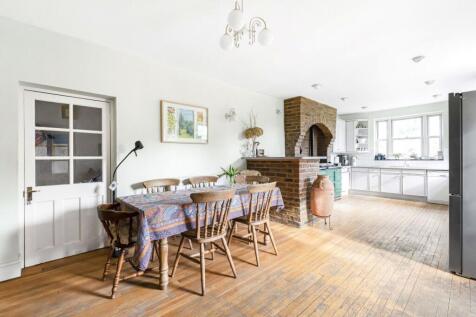 Kitchen/Dining Area