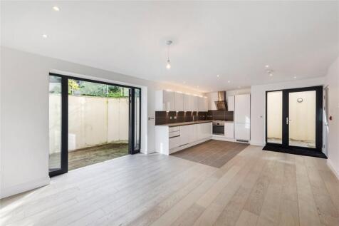 Kitchen / Reception