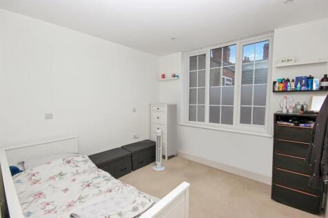 bed 2.jpg