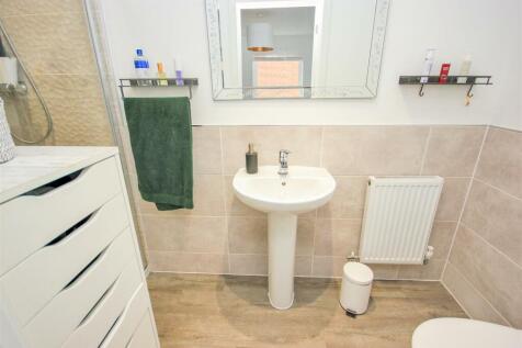 ensuite.jpg