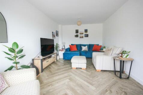 Lounge 1-.jpg