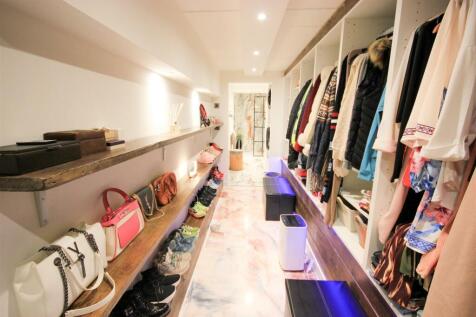 dressing area 1.JPG