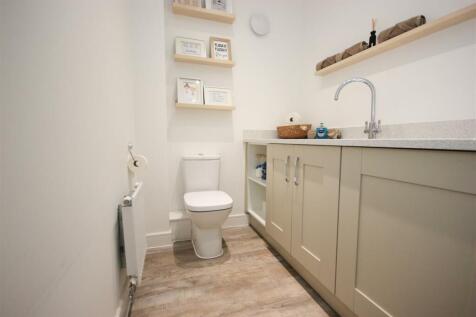 downstairs WC.JPG