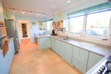 kitchen 1..jpg
