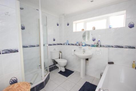 bathroom..jpg