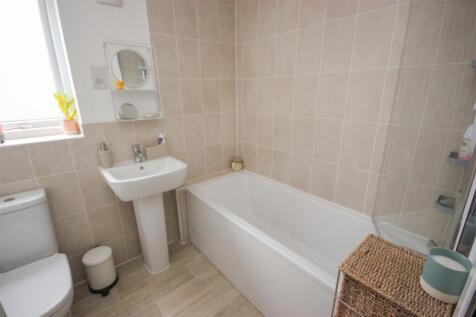 bathroom..jpg
