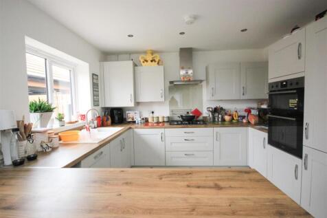 kitchen 2..jpg